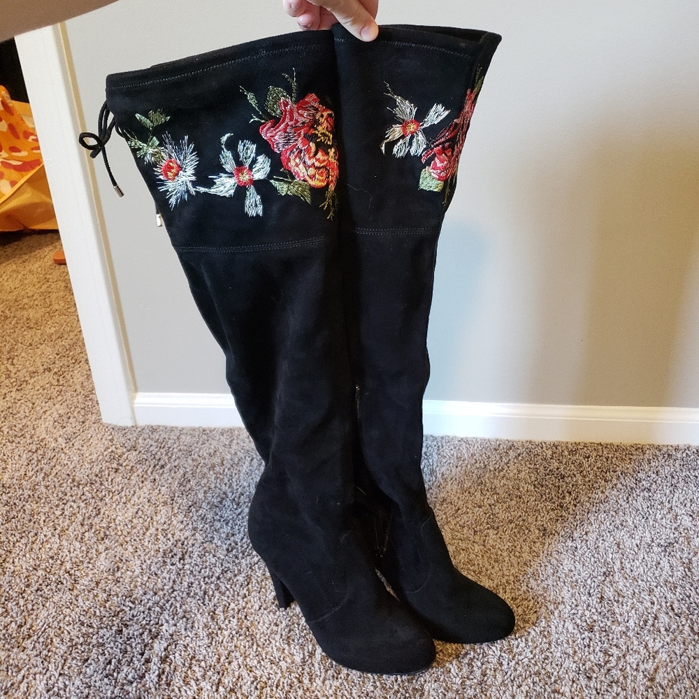 Over the Knee Black Boots with Rose Embroidery on the Knee